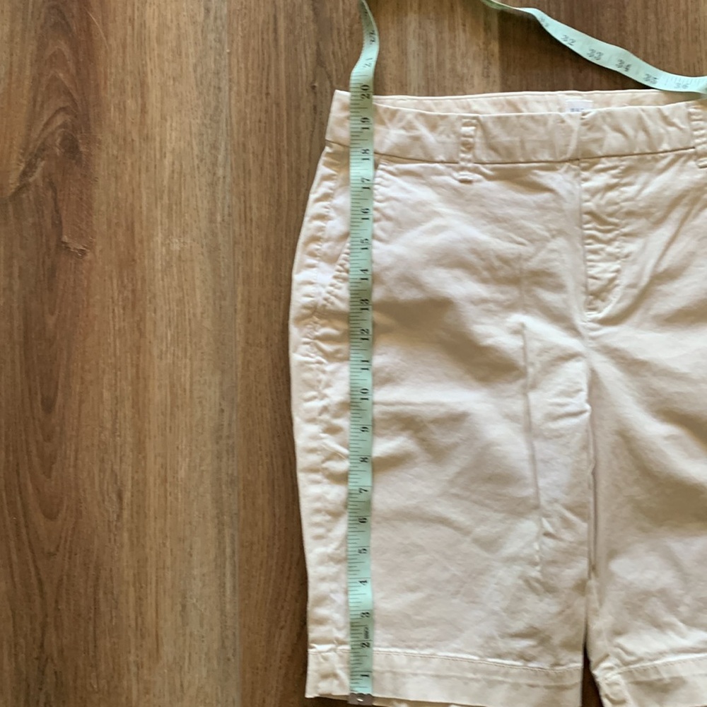 Gap light khaki Bermuda shorts size 8 - Picture 4 of 7